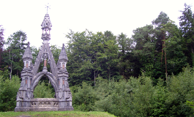 Ballina: Knox-Gore Monument at Belleek Manor