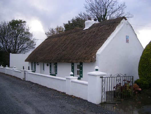 Leprechaun Cottage, BALLYFOLEEN NORTH, Kilfinny,  Co. LIMERICK