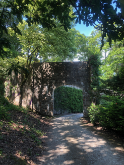 Arch on carriage drive