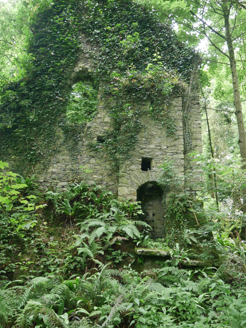 12:16th-entury abbey ruins.